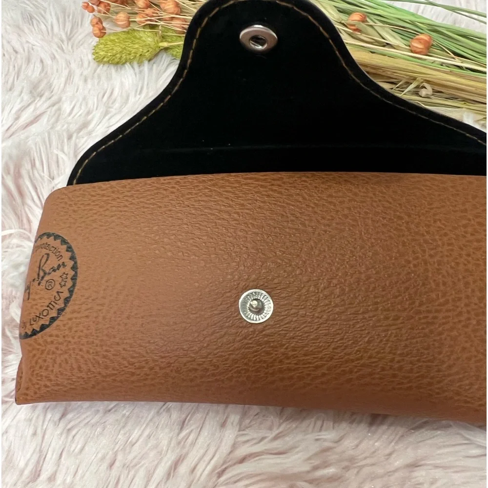 Ray-Ban sunglass case - Picture 3 of 7